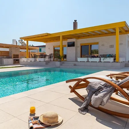 Serenity Vila *